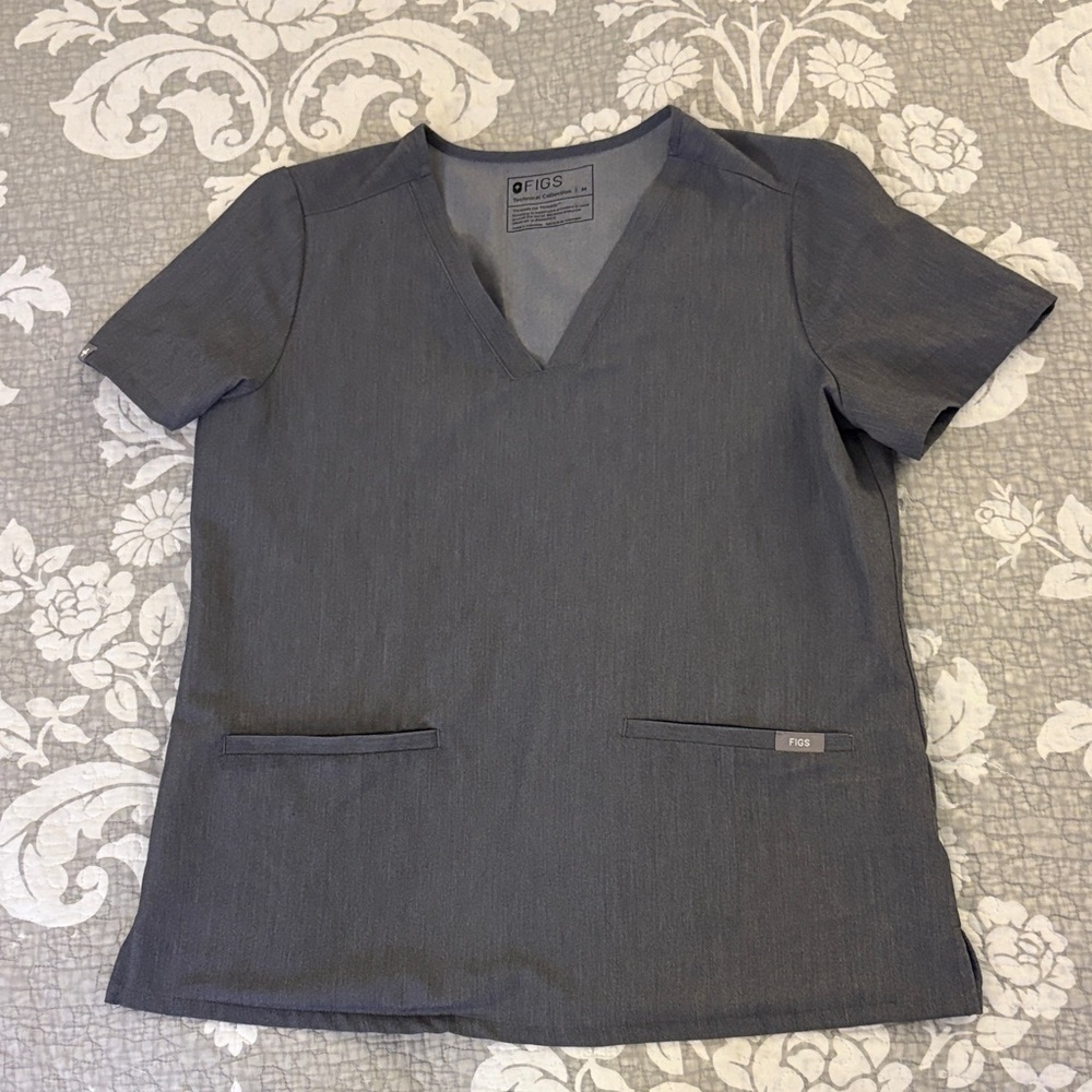 Figs Technical Collection Women's Grey V-Neck Short Sleeve Top ~ Size Medium